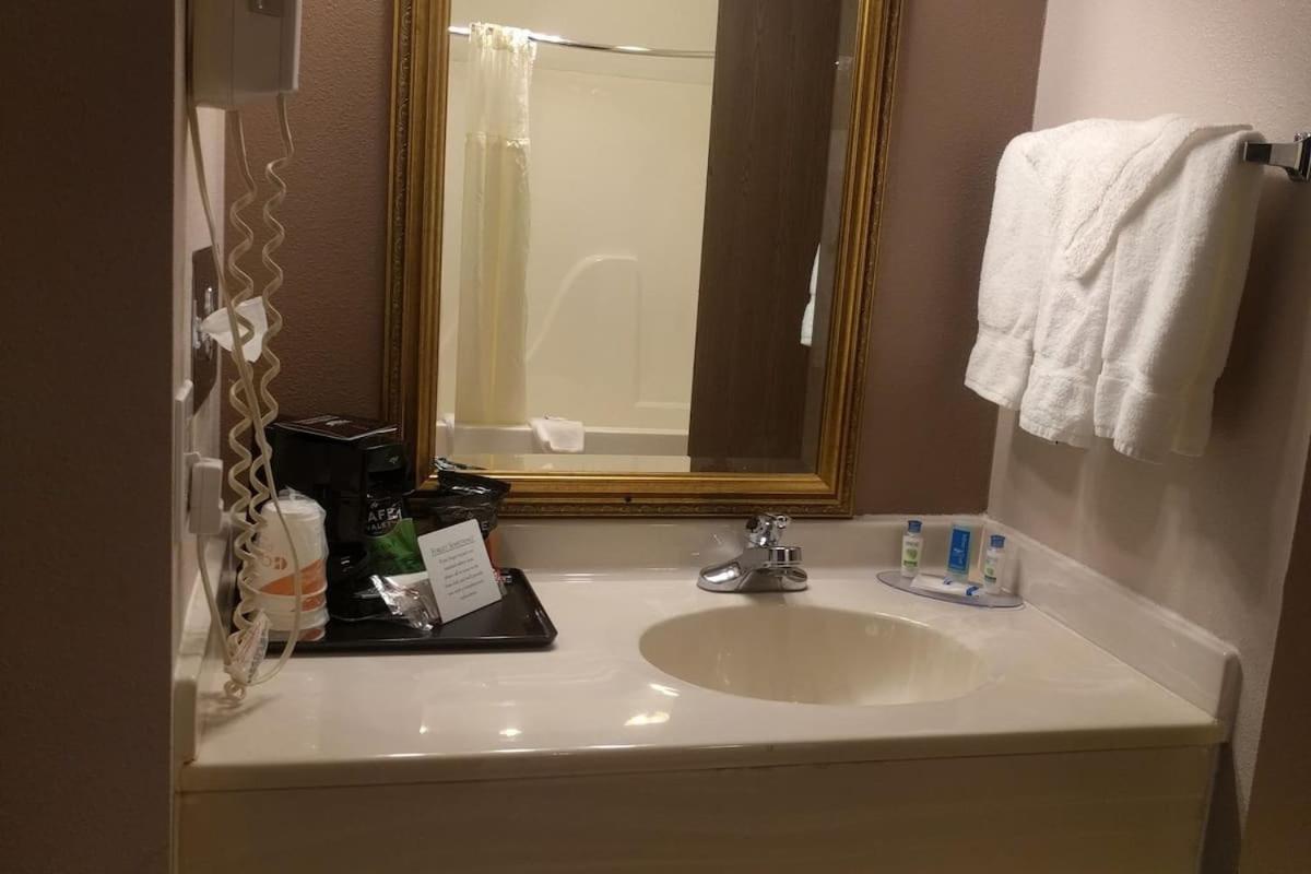 Royal Inn Suites Huntington Zewnętrze zdjęcie