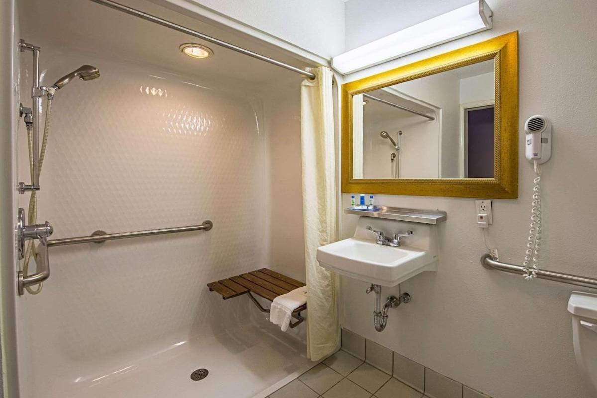 Royal Inn Suites Huntington Zewnętrze zdjęcie
